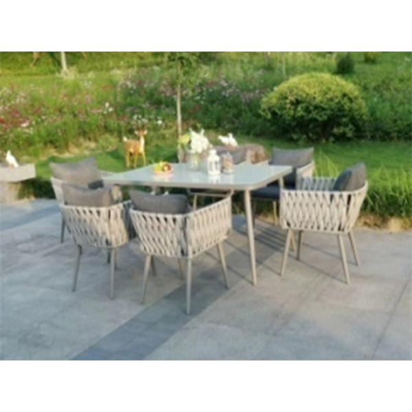 CONJUNTO MESA E CADEIRAS